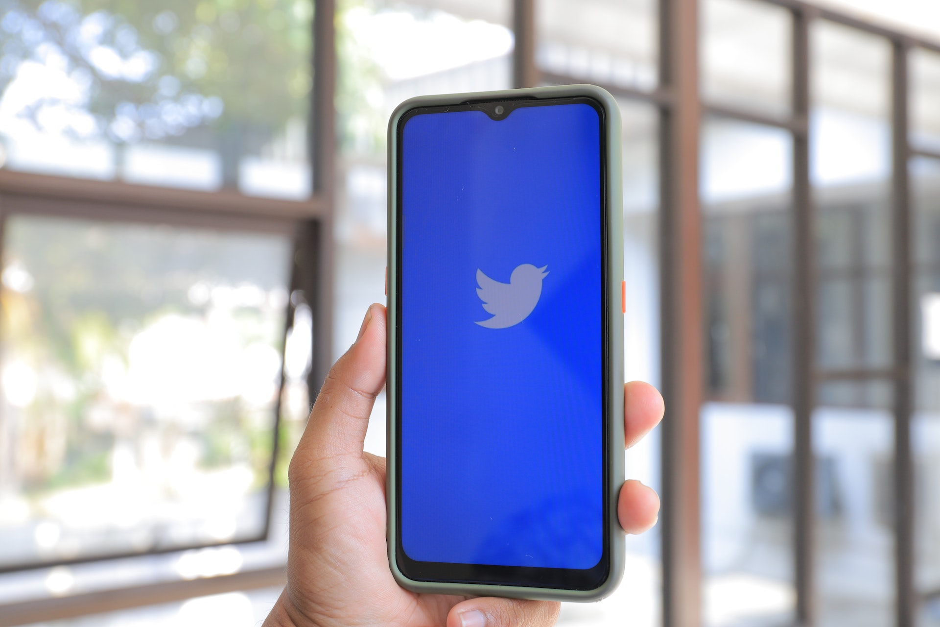 How Visuals Can Boost Engagement on Twitter After You Buy Twitter Followers